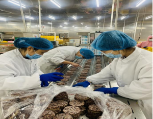 ?4月15日，菲特公司的經(jīng)營團(tuán)隊(duì)深入生產(chǎn)車間