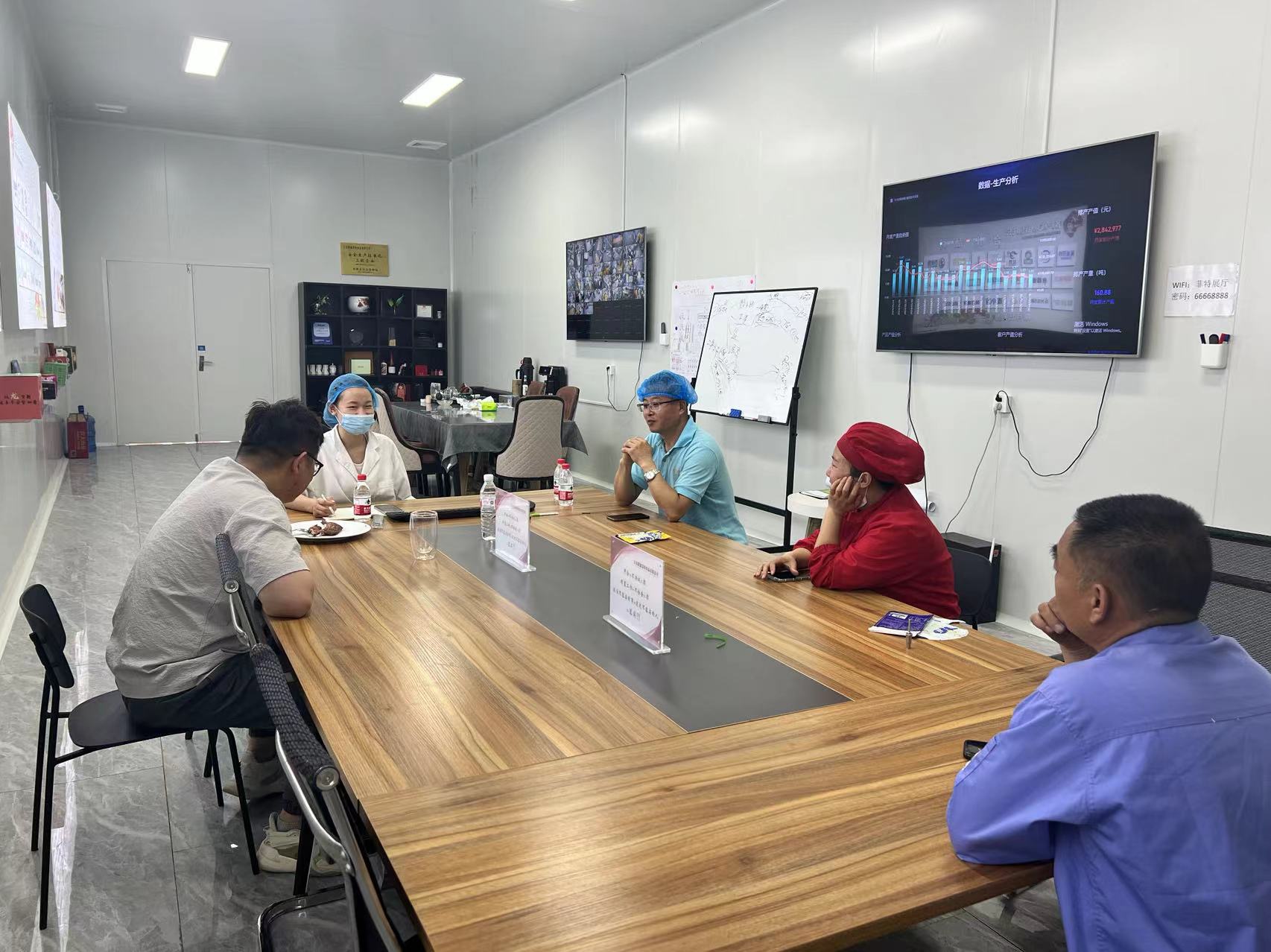  6 月 3 日，隆鑫菲特公司針對新增 的殺菌設(shè)備召開了專題會議