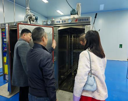 公司李總對(duì)關(guān)鍵生產(chǎn)設(shè)備展開專項(xiàng)調(diào)研